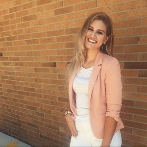 Meet your Posher, Leah